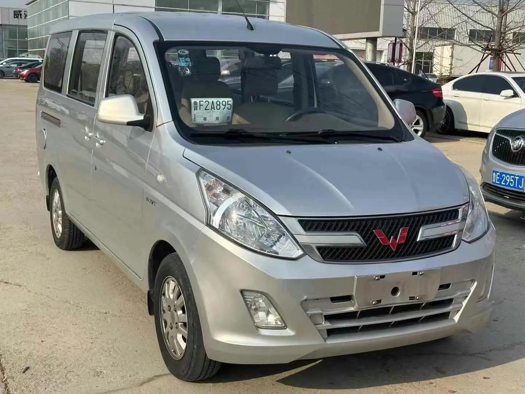 五菱宏光v二手车 五菱宏光v二手车转让