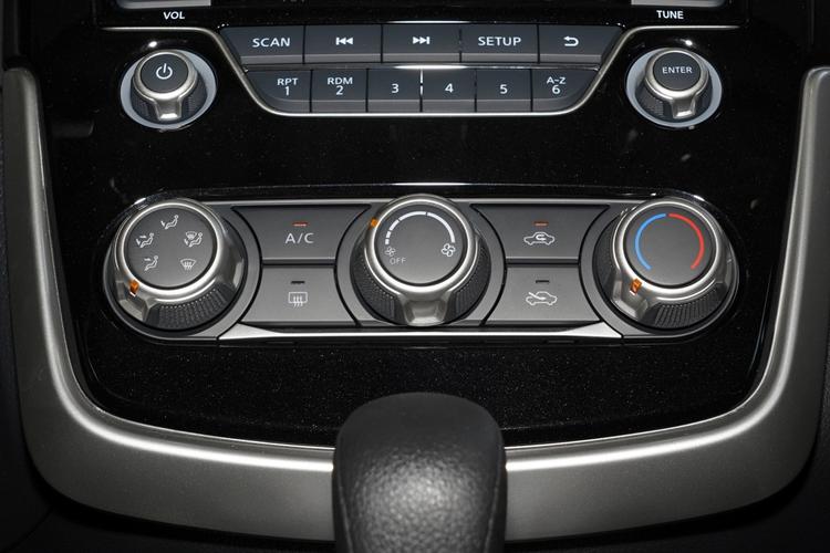 日产骐达汽车／日产骐达汽车空调控制面板