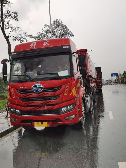 二手半挂牵引车头价格(二手牵引车交易市场半挂)